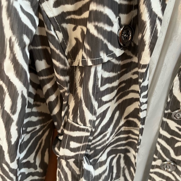 Guess zebra print mid length jacket with tie waist size L like new - Picture 3 of 8